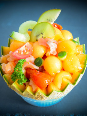 Demi melon au jambon cru, mozarella