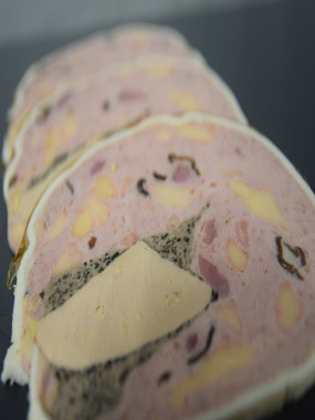 Galantine de poularde aux champignons forestieres