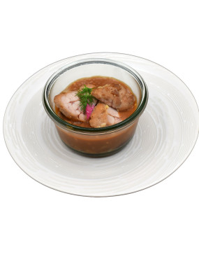 Ris de veau en cocotte, pommes de terre aux oignons fumés et pain d’épices