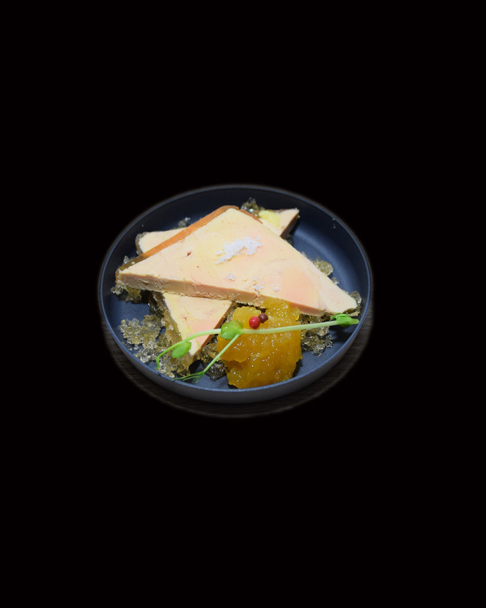 Foie gras de canard, rhubarbe aux raisins de Corinthe