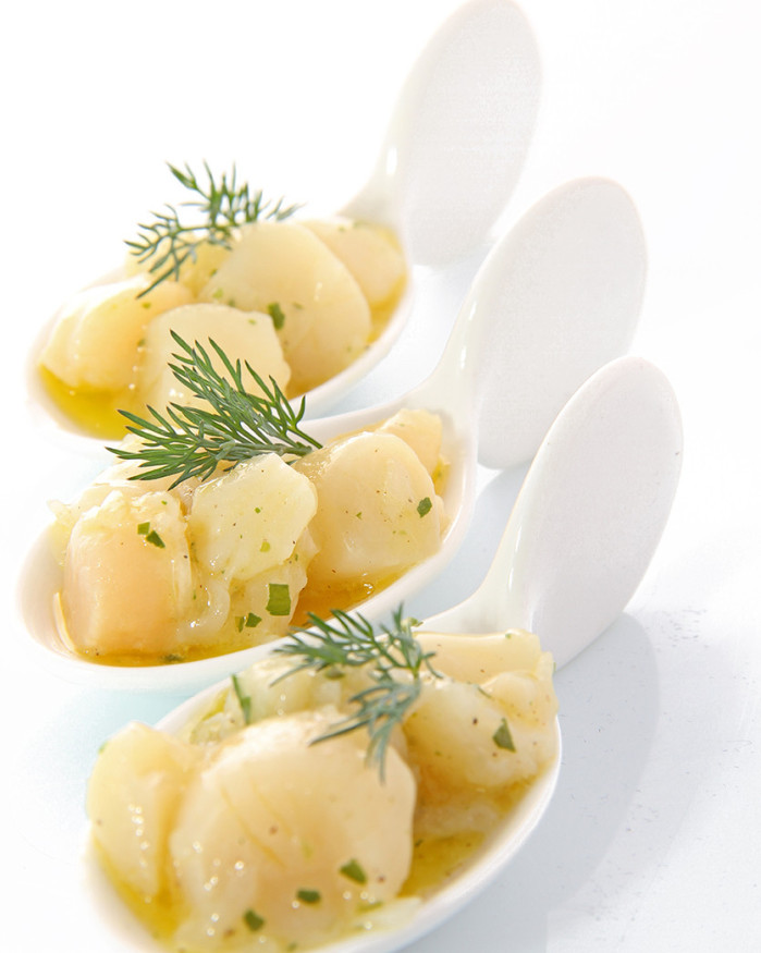 Tartare de Saint-Jacques, perles d’orge aux algues et yuzu