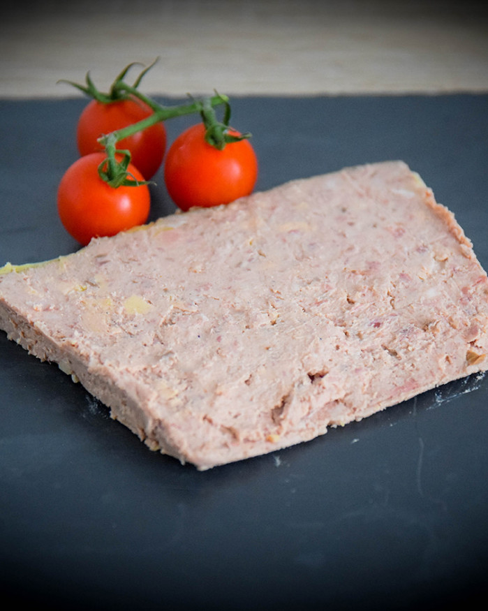 Terrine au foie gras de canard et aux girolles